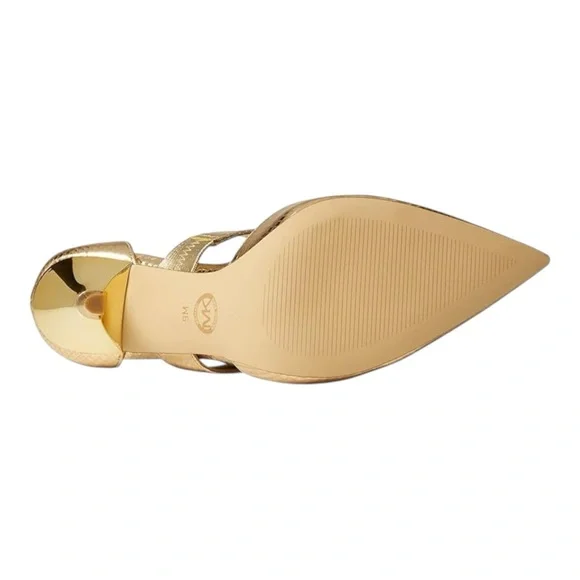 Michael Kors Amal Pump - Picture 2 of 4